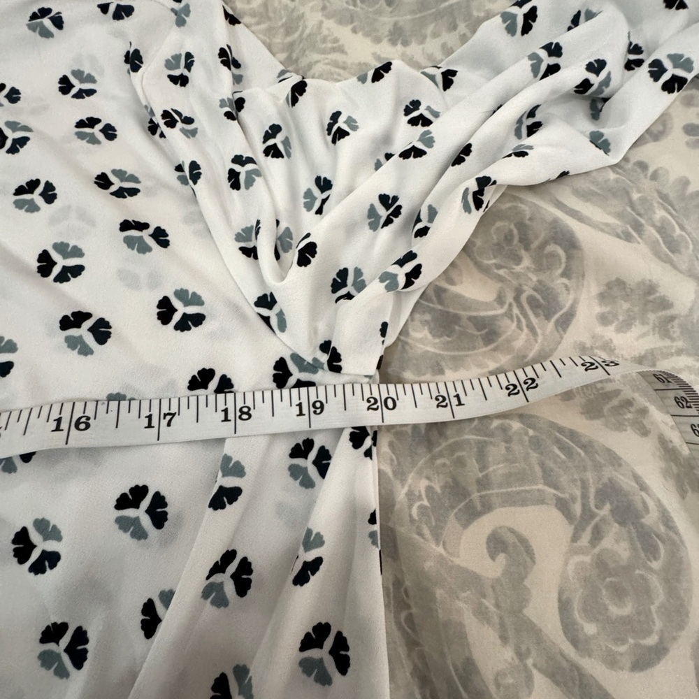 EUC Ann Taylor Factory Peplum Top (L) - Picture 6 of 8